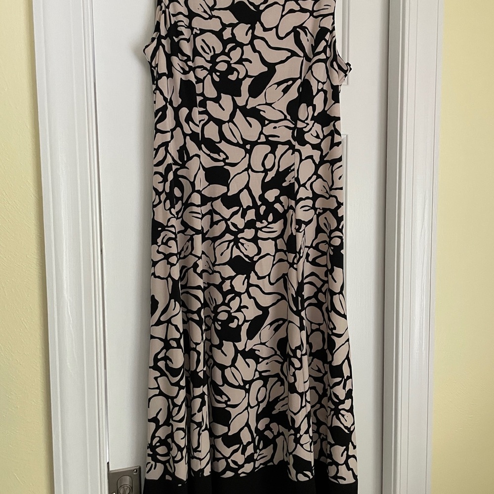 Sleeveless dress